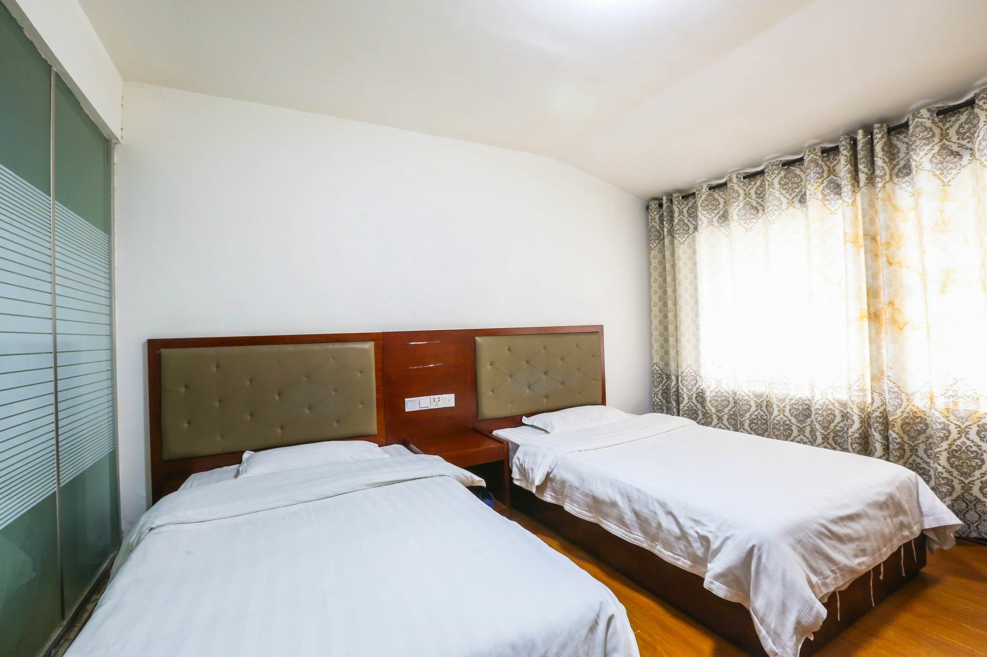 Yuetu Express Hotel Улинъюань Экстерьер фото